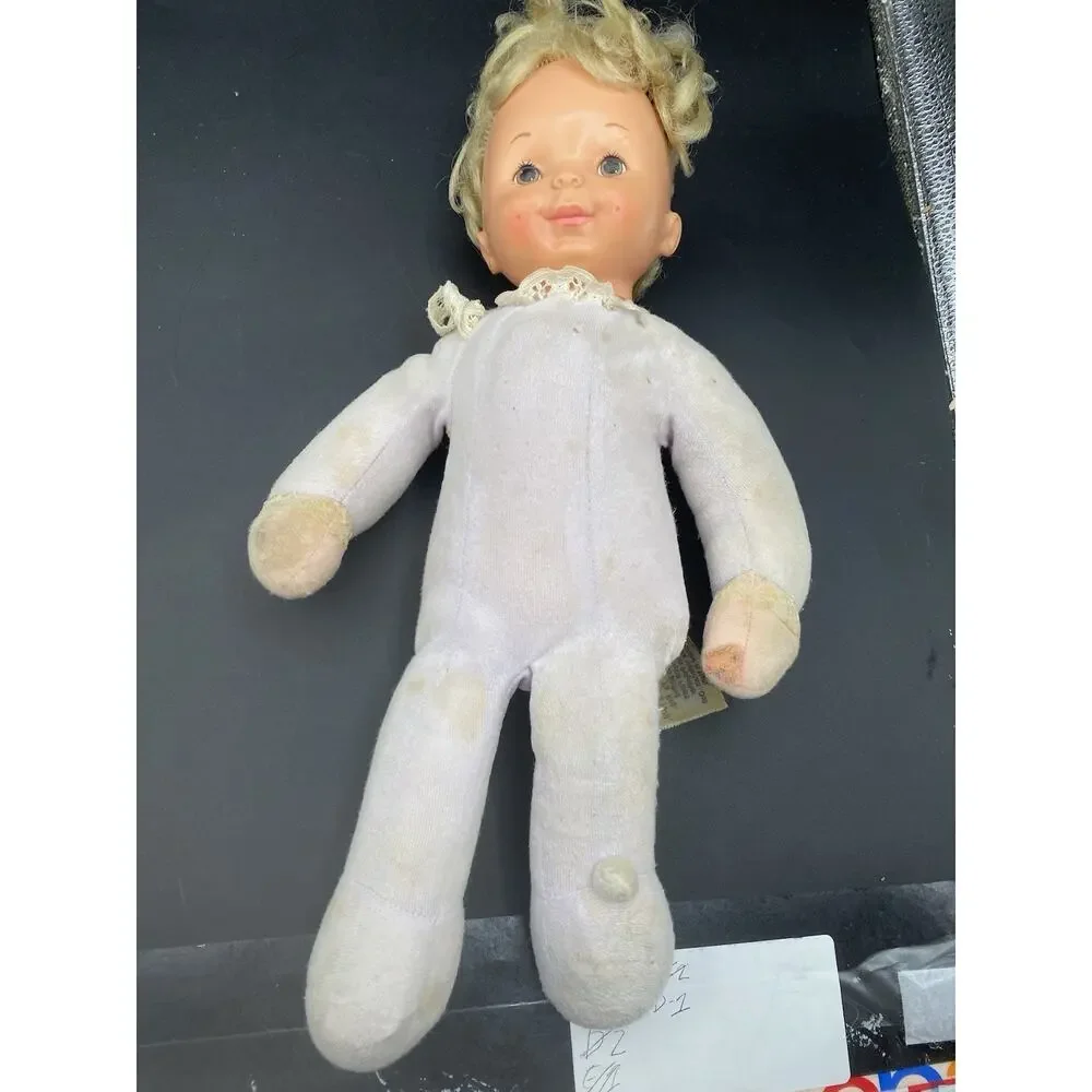 Vintage 1977 Ideal Little Baby Doll Read !!
